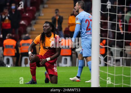 ISTANBUL, TÜRKEI - 12. FEBRUAR: Bafetimbi Gomis von Galatasaray während des türkischen Super Lig-Spiels zwischen Galatasaray und Kayserispor am 12. Februar 2022 im Nef-Stadion in Istanbul, Türkei (Foto: Orange Pictures) Stockfoto