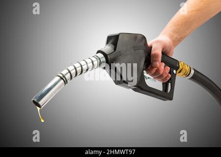 Zapfsäule mit goldenen Gastropfen Stockfoto