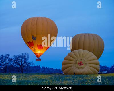 Am Frühen Morgen Fahrt Im Heißluftballon Durch Napa Valley, Kalifornien Stockfoto