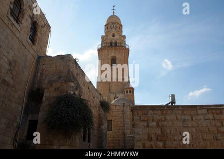 Glockenturm der Abtei von Dormition in auf Mt. Zion, Blick vom Hof, Jerusalem, Israel Stockfoto