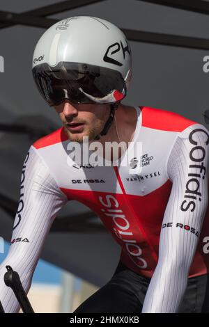 Thomas Champion (Team Cofidis) wurde zu Beginn des Prologs alarmiert.die Tour de La Provence 7th findet vom 10. Bis 13. Februar 2022 statt. Das Rennen hat 3 Etappen und einen Prolog. Der Prolog ist ein 7,1-Kilometer-Zeitfahren in der Stadt Berre-l'etang (Bouches-du-Rhone). Der Gewinner des Prologs ist Filippo Ganna. (Foto: Laurent Coust/SOPA Images/Sipa USA) Quelle: SIPA USA/Alamy Live News Stockfoto