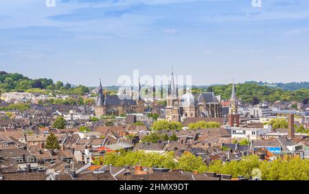 Die Skyline von aachen mit Rathaus und Dom Stockfoto