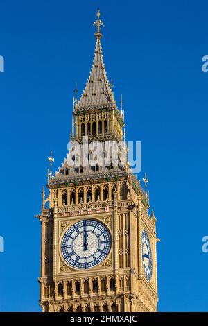 Die Uhr schlägt um 12 Uhr. Big Ben, London, Vereinigtes Königreich.r, Palace of Westminster, London, England. Stockfoto