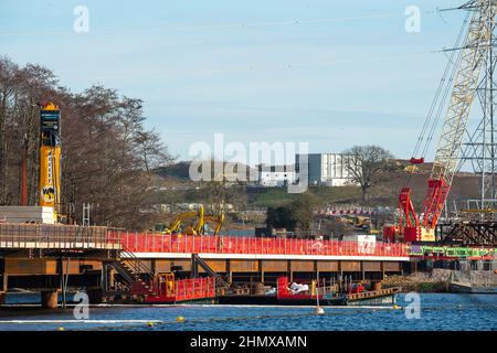 Denham, Buckinghamshire, Großbritannien. 12th. Februar 2022. Eine Haul-Straße für HS2 wird über dem Wasser im Denham Quarry gebaut. Quelle: Maureen McLean/Alamy Stockfoto