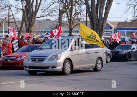 Halifax, Nova Scotia, Kanada. 12th. Februar 2022. Menschen aus der ganzen Provinz fuhren gegen alle Covid-19-Mandate nach Halifax am zweiten Wochenende des Freedom Convoy 2022. Stockfoto