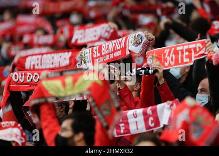 Lissabon, Portugal. 13th. Februar 2022. Fans von Benfica nehmen am 12th. Februar 2022 im Estádio da Luz in Lissabon, Portugal, am Ligaspiel Liga Portugal Bwin zwischen SL Benfica und CD Santa Clara Teil. Valter Gouveia/SPP Credit: SPP Sport Press Photo. /Alamy Live News Stockfoto