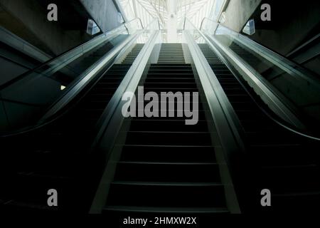 Der futuristische Bahnhof Oriente in Lissabon, entworfen von Calatrava. Stockfoto