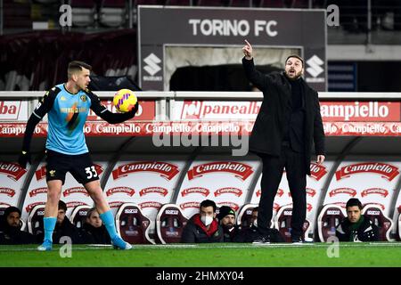 Turin, Italien. 12. Februar 2022. Paolo Zanetti, Cheftrainer des FC Venezia, zeigt sich während des Fußballspiels der Serie A zwischen dem FC Turin und dem FC Venezia. Kredit: Nicolò Campo/Alamy Live Nachrichten Stockfoto