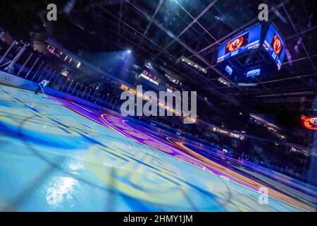 Peking, Hebei, China. 11th. Februar 2022. Das finnische Team spielt Lettland während der Vorrunde der Herren im Nationalen Hallenstadion bei den Olympischen Winterspielen 2022 in Peking, Hebei, China. (Bild: © Walter G. Arce Sr./ZUMA Press Wire) Stockfoto