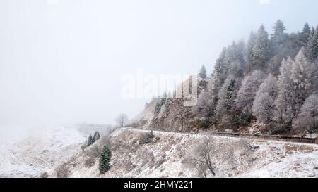 Mount Grappa Winterlandschaft. Italienische Alpen schöne Aussicht Stockfoto