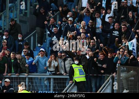 Rom, Italien. 12th. Februar 2022. SS Lazio-Fans während der italienischen Serie A 2021/22 Fußballspiel zwischen S.S. Lazio und dem FC Bologna im Olimpico-Stadion in Rom, Italien am 12th. Februar 2022 (Foto: Rafaele Conti/Pacific Press) Quelle: Pacific Press Media Production Corp./Alamy Live News Stockfoto