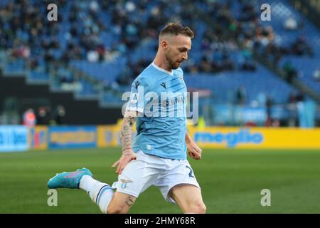 Rom, Rom, Italien. 12th. Februar 2022. Manuel Lazzari von der SS LAZIO Gesten während der italienischen Serie A 2021/22 Fußballspiel zwischen S.S. Lazio und dem FC Bologna im Olimpico-Stadion in Rom, Italien am 12th. Februar 2022 (Bildnachweis: © Rafaele Conti/Pacific Press via ZUMA Press Wire) Stockfoto