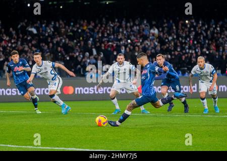 Der italienische Stürmer von SSC Napoli, Lorenzo Insigne, punktet beim Elfmeterschießen im Fußballspiel der Serie A zwischen SSC Napoli und Inter gegen Inter. Napoli Interdraw 1-1. Stockfoto