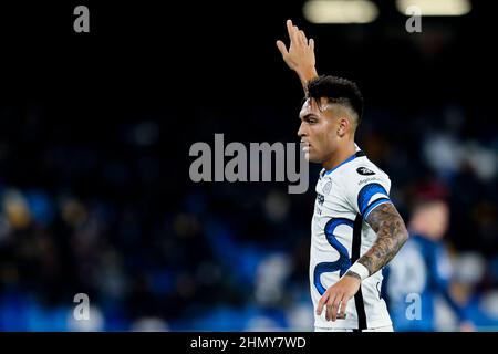 InterÕs Argentinischer Stürmer Lautaro Martinez gestikulieren während des Fußballspiels der Serie A zwischen SSC Napoli und Inter. Napoli Interdraw 1-1. Stockfoto