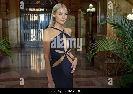 NEW YORK, NEW YORK - 12. FEBRUAR: Leonie Hanne besucht die PatBo-Show im Surrogate's Court während der New York Fashion Week: The Shows am 12. Februar 2022 in New York City. Kredit: Ron Adar/Alamy Live Nachrichten Stockfoto