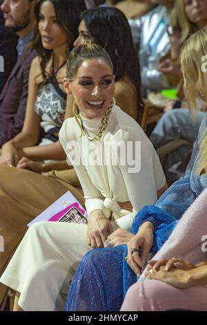 NEW YORK, NEW YORK - 12. FEBRUAR: Olivia Palermo nimmt an der PatBo Show im Surrogate's Court während der New York Fashion Week: The Shows am 12. Februar 2022 in New York City Teil. Kredit: Ron Adar/Alamy Live Nachrichten Stockfoto