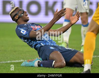 Neapel. 12th. Februar 2022. Victor Osimhen von Napoli reagiert während eines Fußballspiels zwischen Napoli und FC Inter in Neapel, Italien, am 12. Februar 2022. Quelle: Alberto Lingria/Xinhua/Alamy Live News Stockfoto