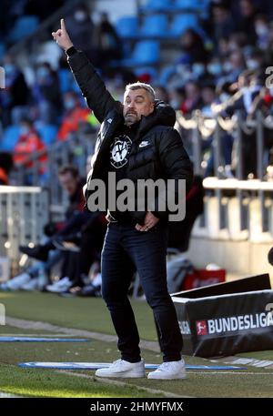 Bochum, Deutschland. 12th. Februar 2022. Thomas Reis, Cheftrainer von Bochum, reagiert beim Bundesliga-Fußballspiel der ersten Liga zwischen dem VfL Bochum 1848 und dem Bayern München am 12. Februar 2022 in Bochum. Quelle: Joachim Bywaletz/Xinhua/Alamy Live News Stockfoto