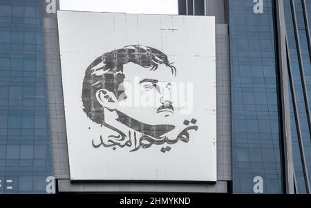 Doha, Katar - 16th 2022. Januar: Das Wandgemälde „Tamim the Glorious“, das auf dem Al Shoumoukh-Gebäude in Doha, Katar, zu sehen ist Stockfoto