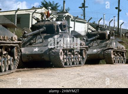 US ARMY / United States Army Kampfpanzer / Tank M4A3 Sherman - in Süd Korea nach dem Waffenstillstandsabkommen des Korea Krieg / in Sout Korea nach dem Waffenstillstandsabkommen des Koreakrieges Stockfoto