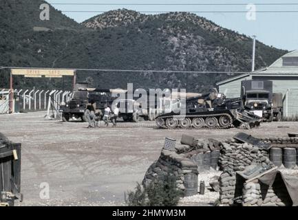 US ARMY / United States Army Selbstfahrschütz (Selbstfahrlafette) M107 175 mm / Self-Propelled Gun M107 6,9 inch - in Süd Korea nach dem Waffenstillstandsabkommen des Korea Krieg / in Sout Korea nach dem Waffenstillstandsabkommen des Koreakrieges Stockfoto