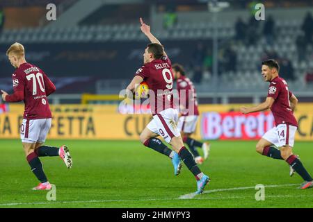 TURIN, ITALIEN, 12. FEBRUAR 2022. Andrea Belotti vom FC Turin feiert nach dem Tor (das Tor wurde später abgebrochen) während des Serie-A-Spiels zwischen dem FC Turin und dem FC Venezia am 12. Februar 2022 im Grande Torino-Olympiastadion. Endergebnis: 1-2. Kredit: Massimiliano Ferraro/Medialys Images/Alamy Live Nachrichten Stockfoto