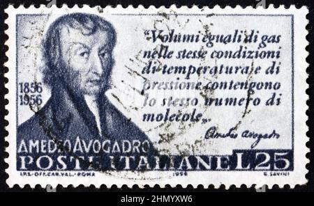 ITALIEN - UM 1956: Eine in Italien gedruckte Briefmarke zeigt Amedeo Avogadro, war ein italienischer Wissenschaftler, der heute vor allem für seinen Beitrag zur Molekulartheorie bekannt ist Stockfoto