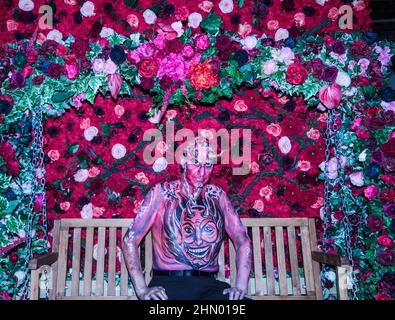 London UK 13 Februar 2022 teuflische gute Looks, looking for love this valentine .Paul Quezada-Neiman/Alamy Live News Stockfoto