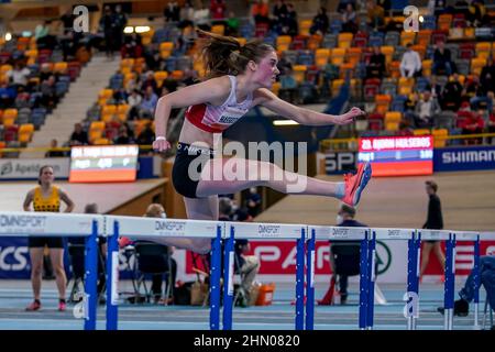 APELDOORN, NIEDERLANDE - 13. FEBRUAR: Amy Hasselton von THOR während des NK Indoor Meerkamp im Omnisport am 13. Februar 2022 in Apeldoorn, Niederlande (Foto: Andre Weening/Orange Picles) Stockfoto