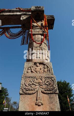 Detail des Torana-Torana-Tores zum Mahabodhi-Tempel in Bodhgaya, Bihar, Indien Stockfoto