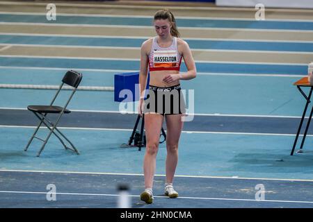 APELDOORN, NIEDERLANDE - 13. FEBRUAR: Amy Hasselton von THOR während des NK Indoor Meerkamp im Omnisport am 13. Februar 2022 in Apeldoorn, Niederlande (Foto: Andre Weening/Orange Picles) Stockfoto