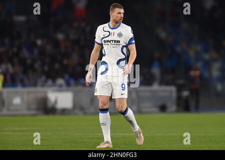 Neapel, Italien. 12th. Februar 2022. Edin Dzeko vom FC Internazionale während des Spiels der Serie A 2021/22 zwischen SSC Napoli und FC Internazionale im Diego Armando Maradona Stadium am 12. Februar s in Neapel, Italien Credit: Independent Photo Agency/Alamy Live News Stockfoto