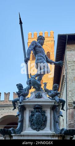 Ein Neptun-Brunnen aus Bronze und Marmor im Stadtzentrum von Bologna. Stockfoto