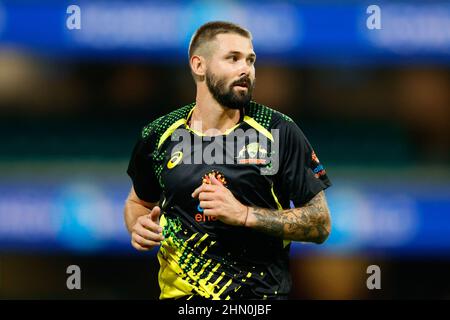 Sydney, Australien. 13th. Februar 2022. Kane Richardson aus Australien schaut am 13. Februar 2022 während des Internationalen T20-Spiels zwischen Australien und Sri Lanka auf dem Sydney Cricket Ground, Sydney, Australien, nach. Foto von Peter Dovgan. Nur zur redaktionellen Verwendung, Lizenz für kommerzielle Nutzung erforderlich. Keine Verwendung bei Wetten, Spielen oder Veröffentlichungen einzelner Clubs/Vereine/Spieler. Kredit: UK Sports Pics Ltd/Alamy Live Nachrichten Stockfoto