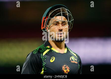 Sydney, Australien. 13th. Februar 2022. Marcus Stoinis aus Australien schaut am 13. Februar 2022 während des Internationalen T20-Spiels zwischen Australien und Sri Lanka auf dem Sydney Cricket Ground, Sydney, Australien, nach. Foto von Peter Dovgan. Nur zur redaktionellen Verwendung, Lizenz für kommerzielle Nutzung erforderlich. Keine Verwendung bei Wetten, Spielen oder Veröffentlichungen einzelner Clubs/Vereine/Spieler. Kredit: UK Sports Pics Ltd/Alamy Live Nachrichten Stockfoto