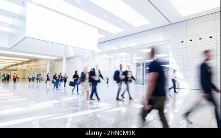Weiß beleuchtete Werbung als Mock-up auf der Messe Stockfoto