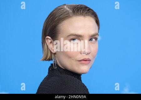 Berlin, Deutschland. 13th. Februar 2022. Maddie Hasson nimmt am 13. Februar 2022 an der Taurus Fotocall im Rahmen der Internationalen Filmfestspiele Berlin (Berlinale) 72nd in Berlin Teil. Foto von Aurore Marechal/ABACAPRESS.COM Quelle: Abaca Press/Alamy Live News Stockfoto