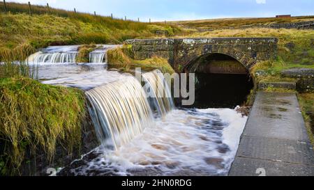 NAB Water ist Teil eines Wassermanagementsystems oberhalb von Oxenhope, Yorkshire, Großbritannien. Stockfoto