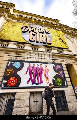 Londoner Theater; Boarding und Lichter für die Musical-Show „The Drifters“ Girl, Garrick Theatre, Charing Cross Road, Central London West End, Großbritannien Stockfoto