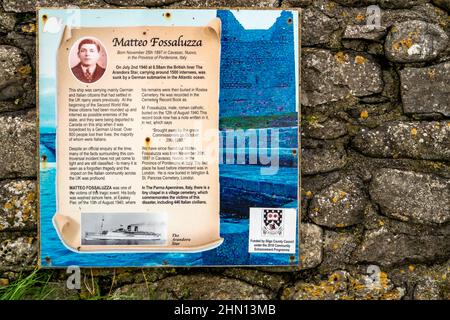 EASKY, COUNTY SLIGO, IRLAND - OKTOBER 12 2021 : Schild, das die Geschichte von Matteo Fossaluzza erklärt. Stockfoto