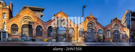 Panorama der Fassade des ehemaligen Manchester Wholesale Fish Market in der High Street im Northern Quarter of Manchester, England, Großbritannien Stockfoto