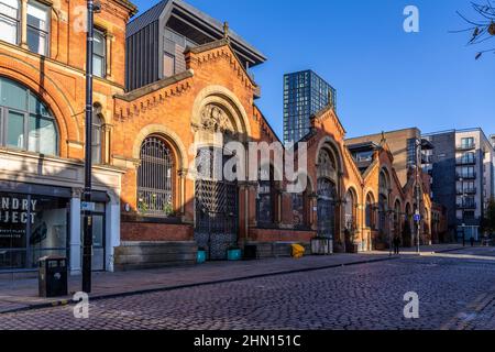 Die Fassade des ehemaligen Manchester Wholesale Fish Market in der High Street im Northern Quarter of Manchester, England, Großbritannien Stockfoto