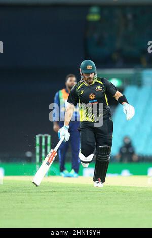 Sydney, Australien. 13th. Februar 2022 ; Sydney Cricket Ground, Sydney, NSW, Australien; T20 Internationales Cricket, 2nd Test, Australien gegen Sri Lanka; Aaron Finch aus Australien läuft zwischen den Wickets Kredit: Action Plus Sports Images/Alamy Live News Stockfoto