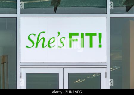 She's FIT Schild über dem Eingang zum Fitnessstudio der Fitnessclub-Kette in vancouver, kanada Stockfoto