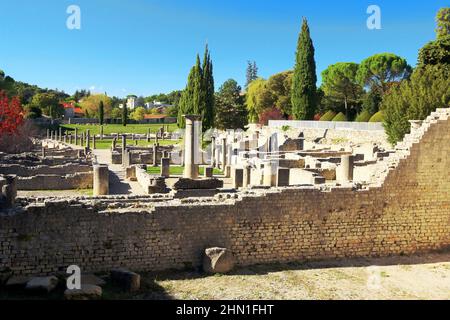 Römische Überreste auf dem Gelände von Vaison-la-romaine. Stockfoto