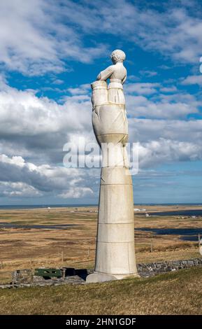 Unsere Dame der Inseln Skulptur auf den Hängen von Ruaval auf South Uist Stockfoto