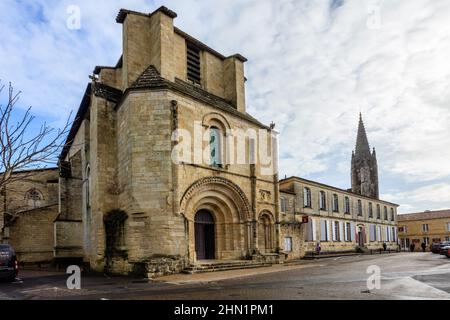 Die Stiftskirche und der Kreuzgang von Saint Emillion sind ein romanisches Denkmal. Neue Aquitaine. Frankreich. Stockfoto