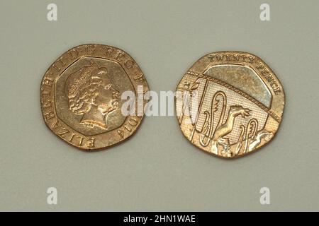 Zwanzig (20) Pence-Münzen, Pfund Sterling (GBP), Vereinigtes Königreich, England, Europa Stockfoto