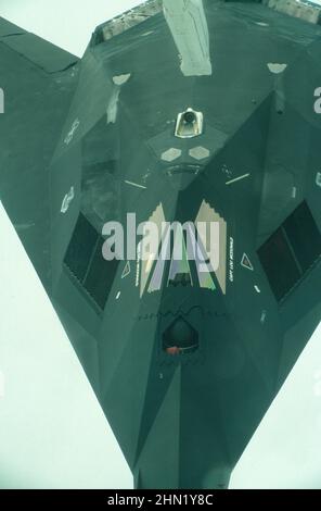 F-117A Stealth-Kämpfer, der Luftbetankung von einem KC-10 Extender aus durchführt. Stockfoto