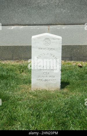 ARLINGTON VIRGINIA, APRIL 20,2012 Grabstein des höchsten konföderierten Soldaten Brigadier General Marcus J. Wright begraben am Confederate Memorial auf dem Arlington National Cemetery, Stockfoto